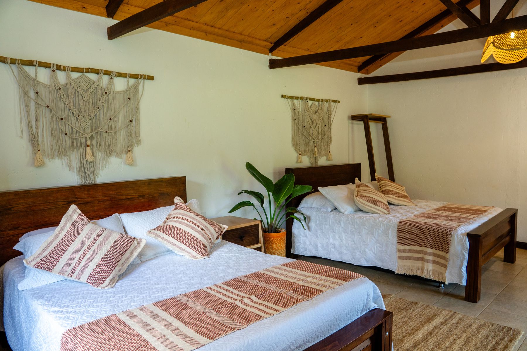 Twin bedroom, second view
